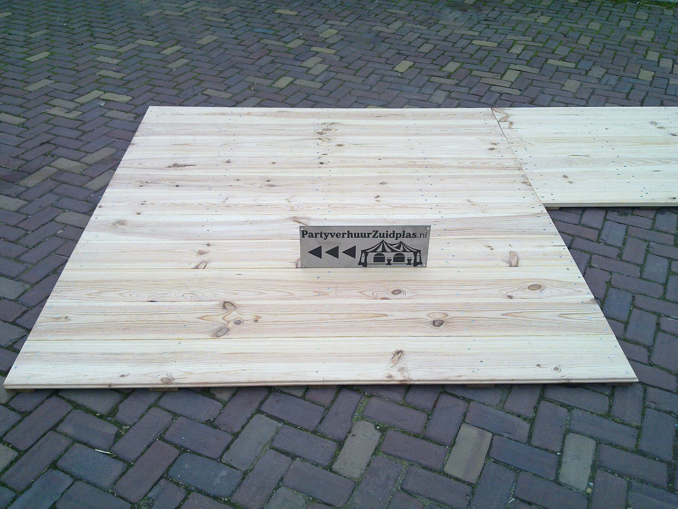 Wooden flooring per m², installation included